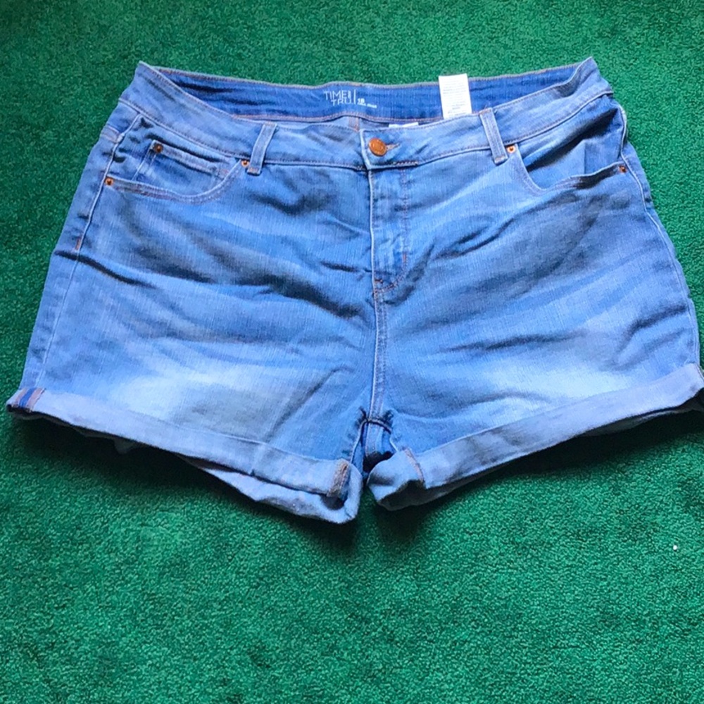Light wash Denim shorts! Size 18 by Time and Tru - Picture 2 of 7